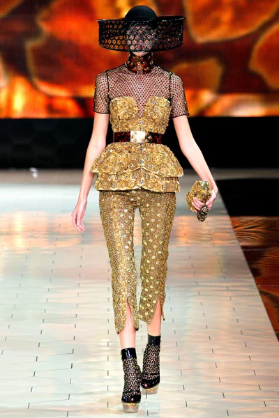 Look 19